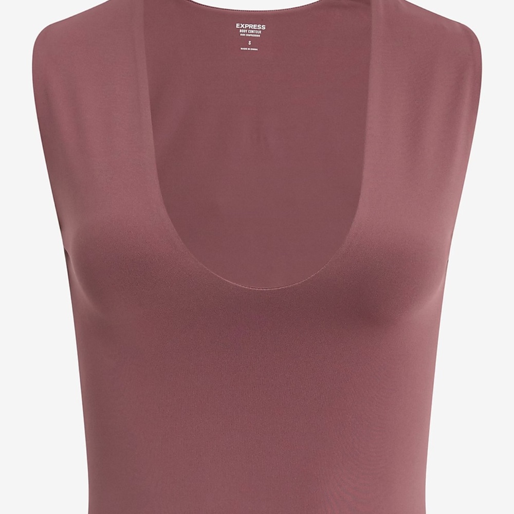 Express Body Contour Crop top - Picture 2 of 7